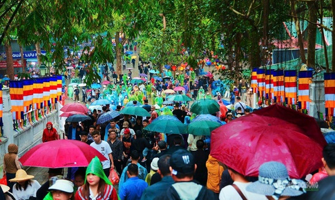 Tăng cường kiểm tra giá hàng hóa, dịch vụ khu vực lễ hội, đền chùa