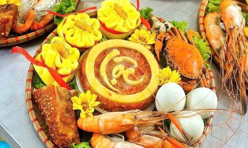 Ngày vía Thần Tài: Từ bánh hũ vàng, mâm cúng tiền triệu đến trào lưu mua lợn đất 'giữ vía'