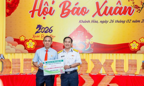 Khánh Hòa tặng số lượng lớn báo Xuân cho quân và dân Trường Sa