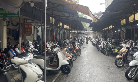Chợ xe máy cũ chùa Hà đìu hiu đầu năm: Hàng trăm xe xếp kín, vắng bóng khách mua