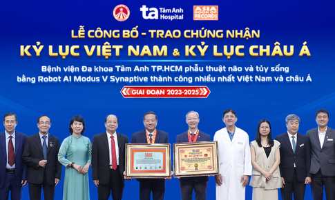 Bệnh viện Đa khoa Tâm Anh TP HCM nhận kỷ lục châu Á về phẫu thuật u não, đột quỵ bằng Robot AI