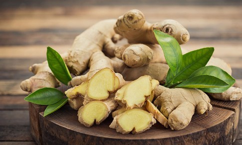 Cách dùng gừng giảm đau họng khi thời tiết thay đổi