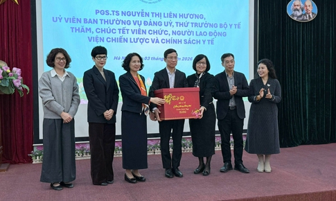 Thứ trưởng Nguyễn Thị Liên Hương chúc Tết Viện Chiến lược và Chính sách y tế
