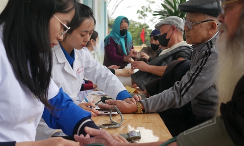 Hơn 600 người dân xã Thiên Lộc được khám, tư vấn sức khỏe miễn phí