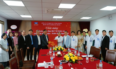 Thứ trưởng Bộ Y tế Đỗ Xuân Tuyên thăm, kiểm tra công tác ứng trực Tết tại BVĐK Hà Thành