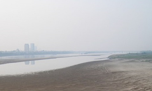 Hà Nội: Phát hiện thi thể người đàn ông nổi trên sông Hồng gần cầu Vĩnh Tuy