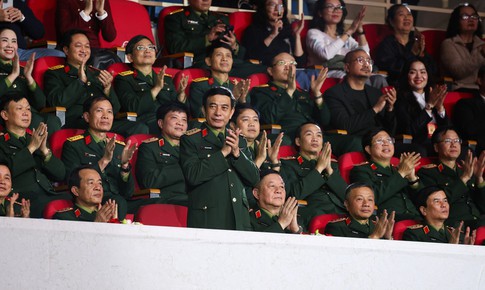 Đại tướng Phan Văn Giang chúc Tết cán bộ, chiến sĩ và nhân dân Trường Sa