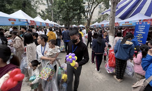 Trao quà Tết miễn phí cho 2.000 bệnh nhi