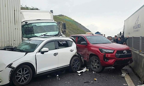 Liên tiếp hai vụ tai nạn trên cao tốc Hàm Nghi - Vũng Áng