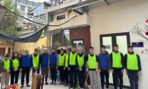 Tạm giữ 10 thanh thiếu niên dùng hơi cay, pháo diêm đuổi nhau trên nhiều tuyến phố Hà Nội