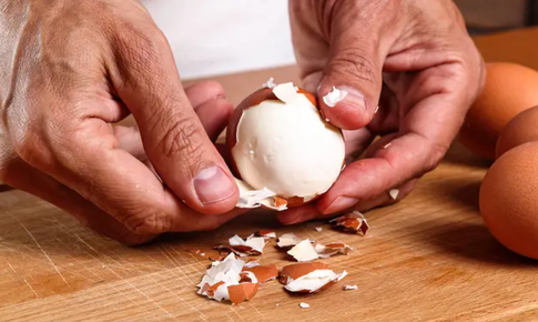 Người axit uric cao có nên ăn trứng?