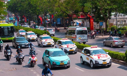Hà Nội sẽ chuyển đổi hoàn toàn taxi sang xe điện, nồng độ bụi mịn giảm thế nào?