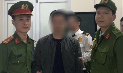 Bị bắt quả tang khi đang cậy mở hàng loạt ô tô trước chung cư ở Hà Nội