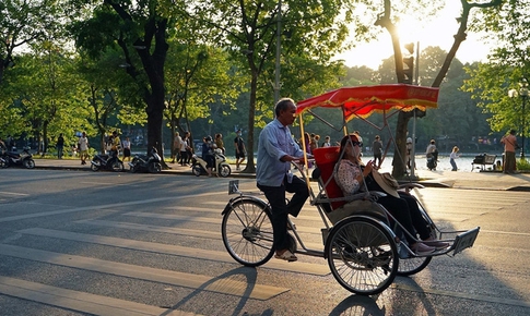 Miền Bắc hửng nắng, tăng nhiệt mạnh trước khi đón không khí lạnh tăng cường