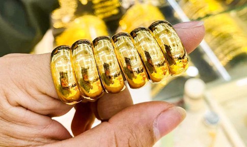 Chốt giá vàng hôm nay ngày 11/3 tiếp đà tăng cực mạnh