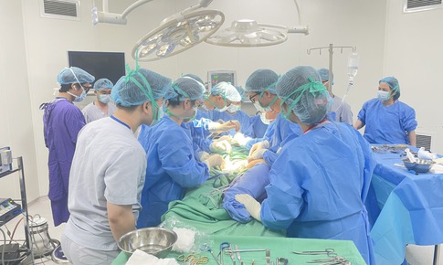 Tìm lại nụ cười cho người phụ nữ sau hơn 4 thập kỷ liệt mặt