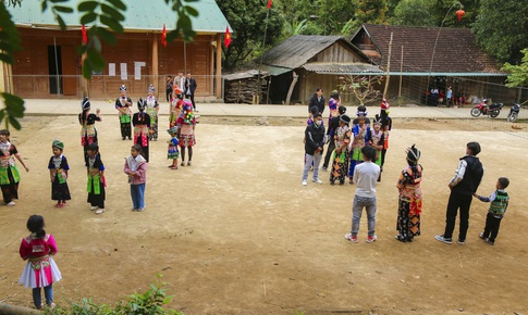 Vòng luẩn quẩn tảo hôn ở miền Tây Nghệ An: Cuộc chiến ngăn chặn tảo hôn miền biên viễn (Kỳ 1)