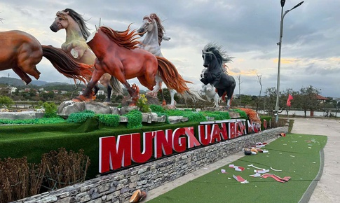 Linh vật ngựa ở vùng biên Quảng Trị mất đầu, gãy chân