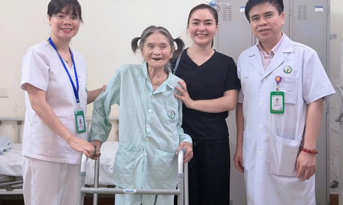 16 ngày, 2 cuộc đại phẫu cứu cụ bà 89 tuổi ở Bệnh viện Việt Đức