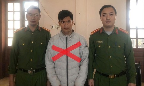 Khởi tố đối tượng kéo lê bạn gái trên đường