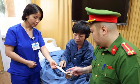 Những lá phiếu đặc biệt nơi giường bệnh