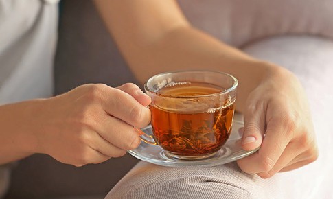 Uống trà khi bụng đói mỗi sáng: 5 tác hại nhiều người không để ý