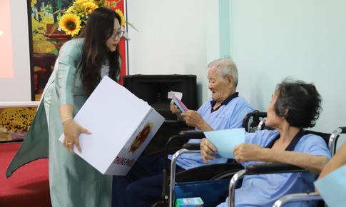 Thùng phiếu lưu động giúp người yếu thế không bị bỏ lại trong ngày hội bầu cử