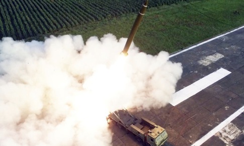 Pháo phản lực tầm xa nhất thế giới của Triều Tiên phô diễn đòn tấn công sâu vào lòng đất