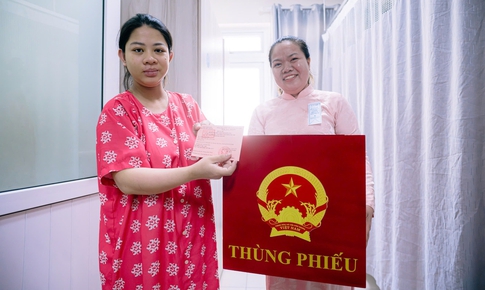 Sản phụ vừa vượt cạn thành công: 'Đây là lần bầu cử đáng nhớ nhất cuộc đời tôi'