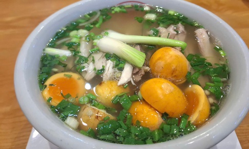 Hàng quán tăng giá, dân văn phòng rủ nhau mang cơm nhà đi làm