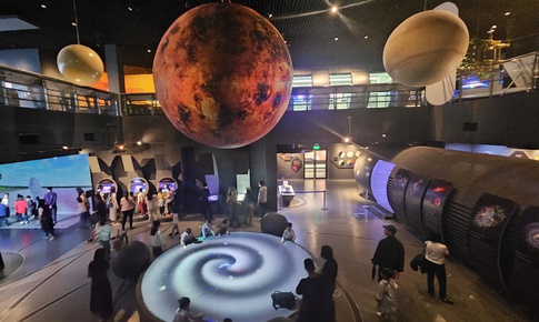 Khám phá không gian sáng tạo vệ tinh bên trong Trung tâm vũ trụ Việt Nam