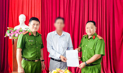 Chuyển khoản nhầm gần 1 tỷ đồng, người đàn ông vỡ òa hạnh phúc khi nhận lại sau 7 ngày