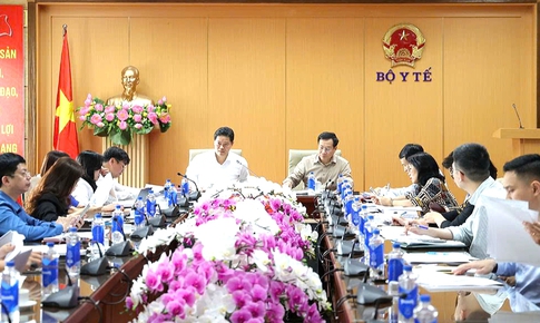 Thúc đẩy hoàn thiện thể chế về phụ cấp đặc thù, hỗ trợ hàng tháng để tăng cường chính sách đãi ngộ nhân lực y tế