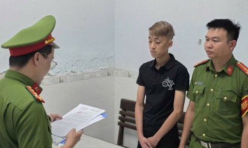 Ô tô không khóa cửa giữa đêm, thanh niên 18 tuổi trộm gần 50 triệu đồng