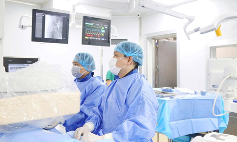 Bệnh nhân ở Ninh Bình vỡ u gan, được chuyển 200km đến Phú Thọ cấp cứu