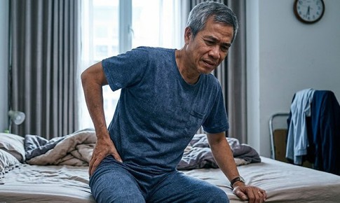 4 bài tập buổi sáng giúp giảm cứng khớp sau tuổi 55