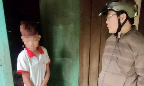 Hết Tết, thầy cô vùng cao lại vào bản 'gõ cửa' từng nhà đưa học sinh trở lại lớp