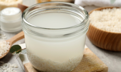 5 lợi ích tuyệt vời của nước vo gạo với mái tóc