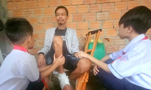 Thương cảnh người cha mắc bệnh hiểm nghèo mong hai con nhỏ tiếp tục được đến trường