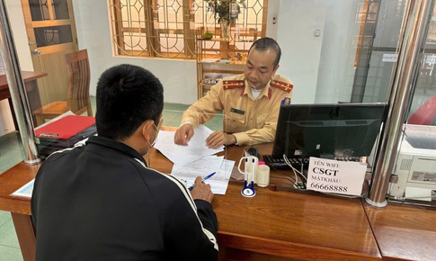 Đi ngược chiều, tài xế ô tô bị phạt 19 triệu đồng, trừ 4 điểm bằng lái