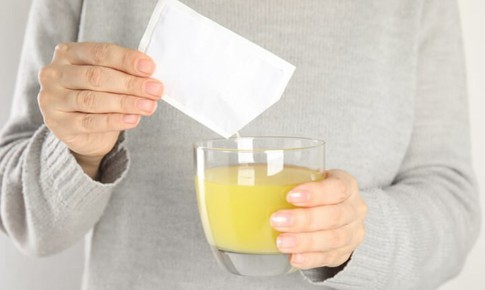 Phân biệt nước bù điện giải và sản phẩm bù nước đóng chai: Hiểu đúng để tránh rủi ro sức khỏe