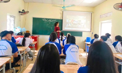 Hà Nội thông tin lộ trình gỡ vướng thu nhập tăng thêm cho giáo viên