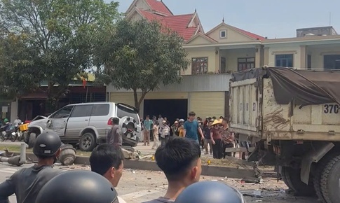 Ba ô tô tông liên hoàn trên quốc lộ 1, tài xế tử vong trong cabin