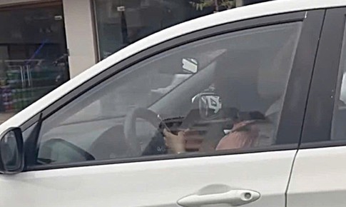 Bị đăng clip dùng điện thoại khi lái xe lên mạng, nữ tài xế nhận biên bản phạt sau 2 ngày