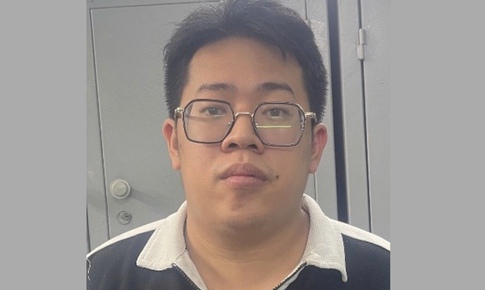 Thanh niên bị bắt vì rút tiền từ thẻ tín dụng của khách