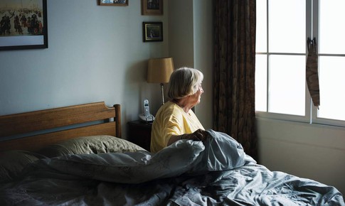 Báo động tình trạng cô đơn ở người cao tuổi giữa nhịp sống đô thị