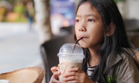 Đánh đổi sức khỏe và tầm vóc vì trào lưu nghiện trà sữa ở lứa tuổi học đường
