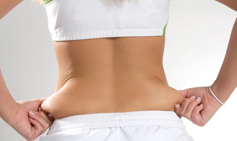 Bài tập đứng 7 phút giúp giảm mỡ vùng hông sau tuổi 45