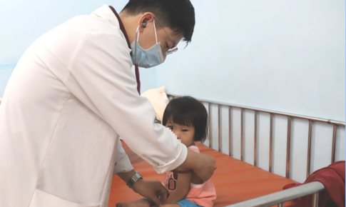 Tay chân miệng vượt ngưỡng cảnh báo, TPHCM tăng cường phòng dịch