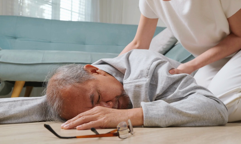 Cách sơ cứu người bị đột quỵ đúng chuẩn giúp giành giật sự sống